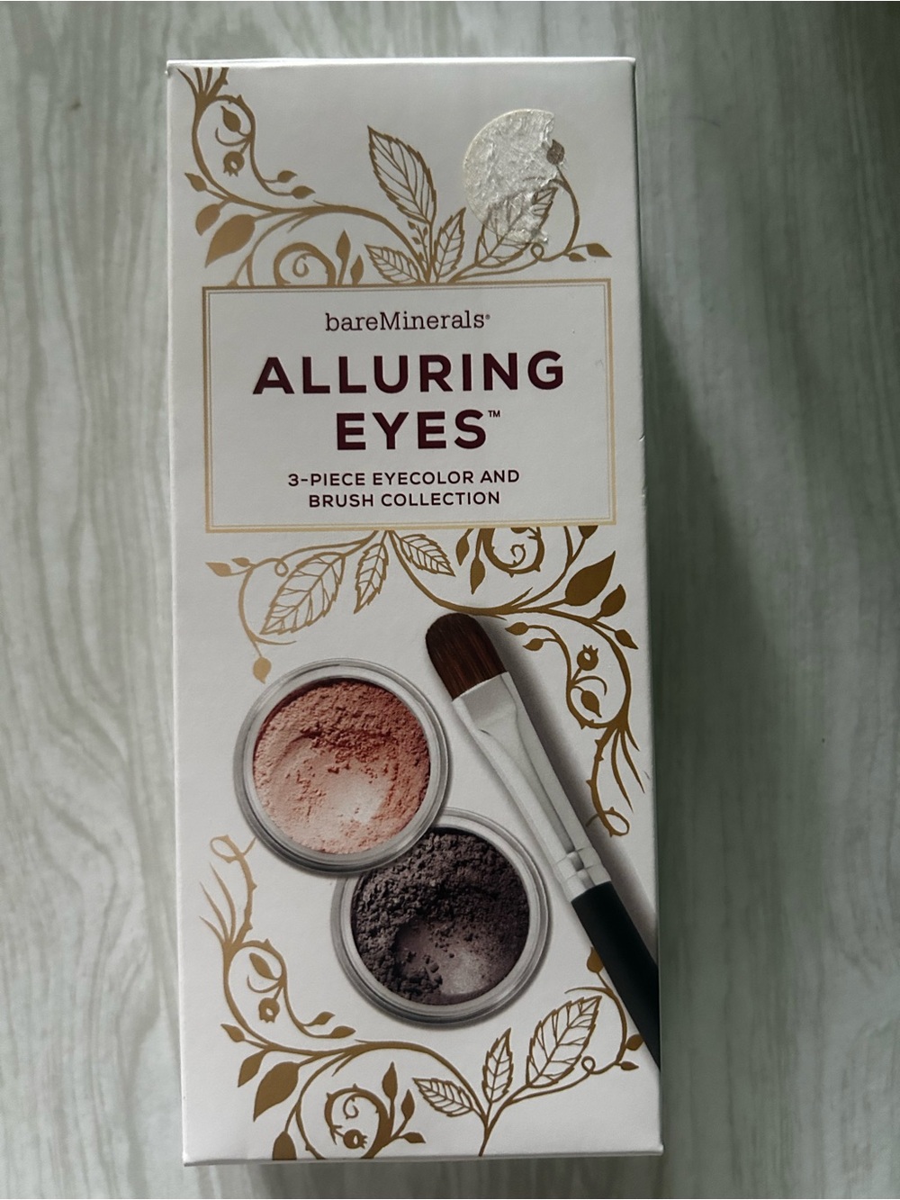 bareMinerals Alluring Eyes EyeColor Trio in Pink & Brown with Brush